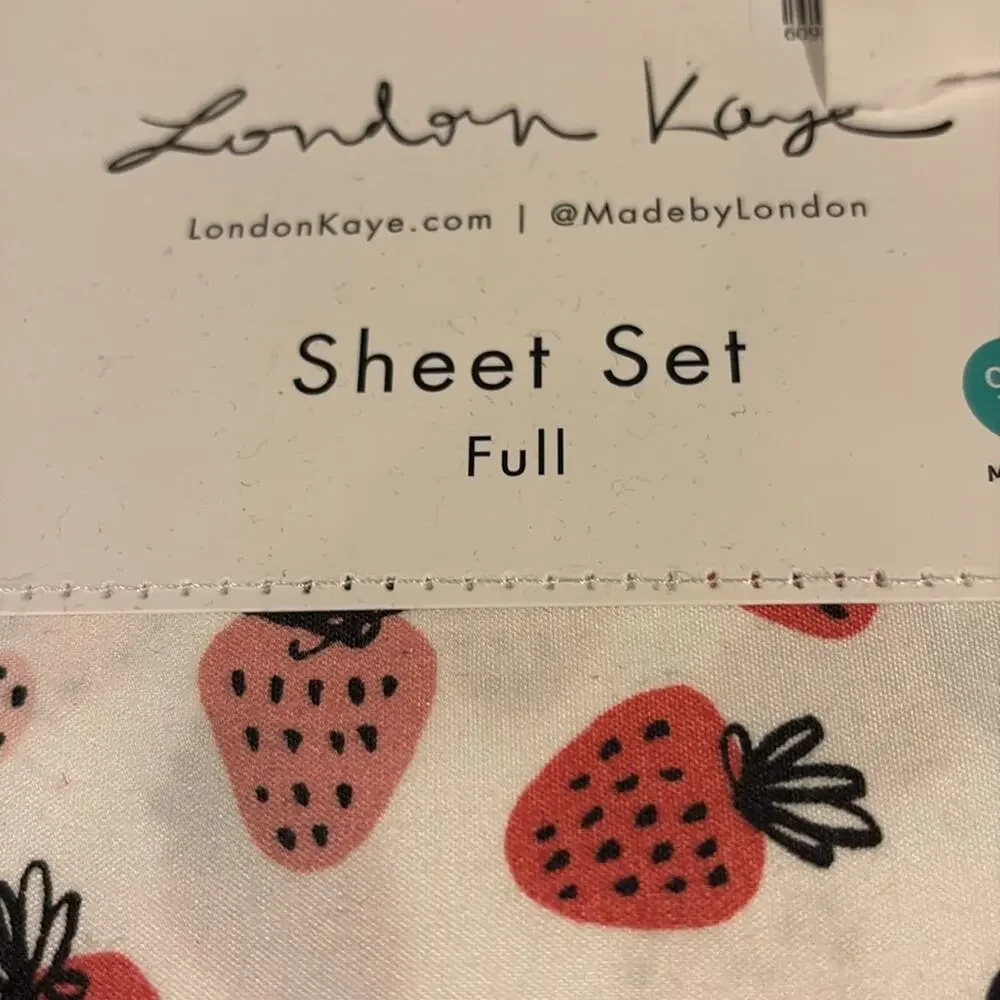 BNWT London Kaye Valentine's Day Strawberry Sheet Set - Size Full